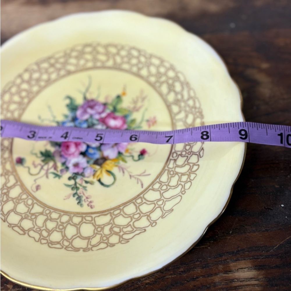 Vintage Floral Decorative Plate with Scalloped Edge - Picture 7 of 7